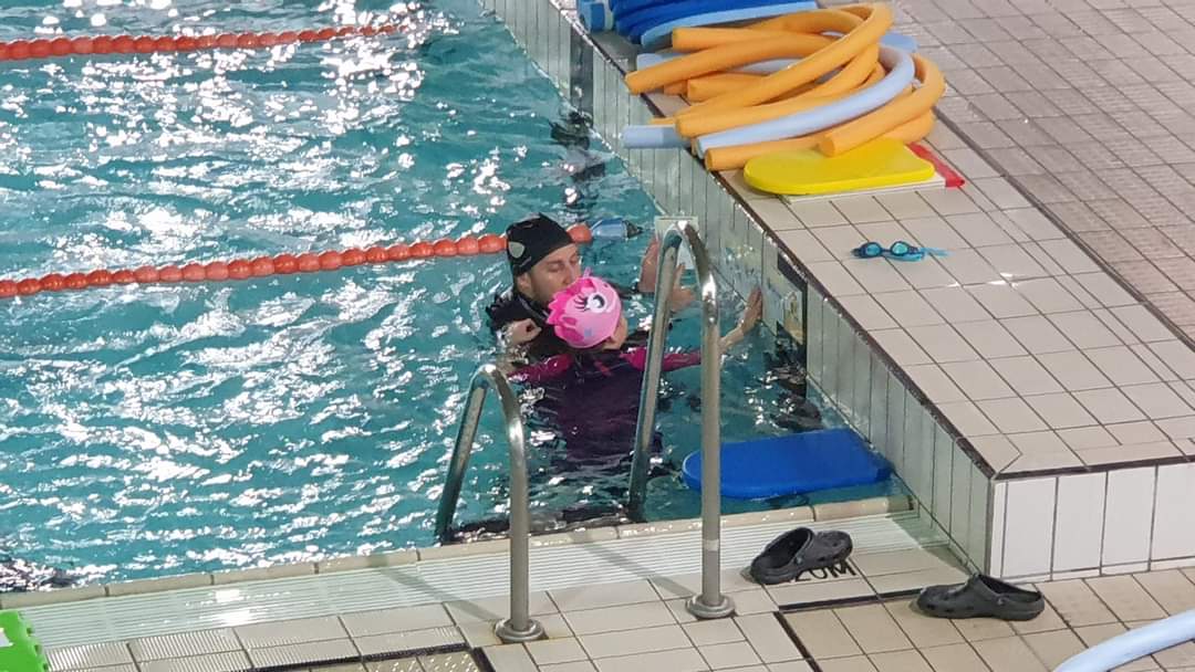 Martina in piscina